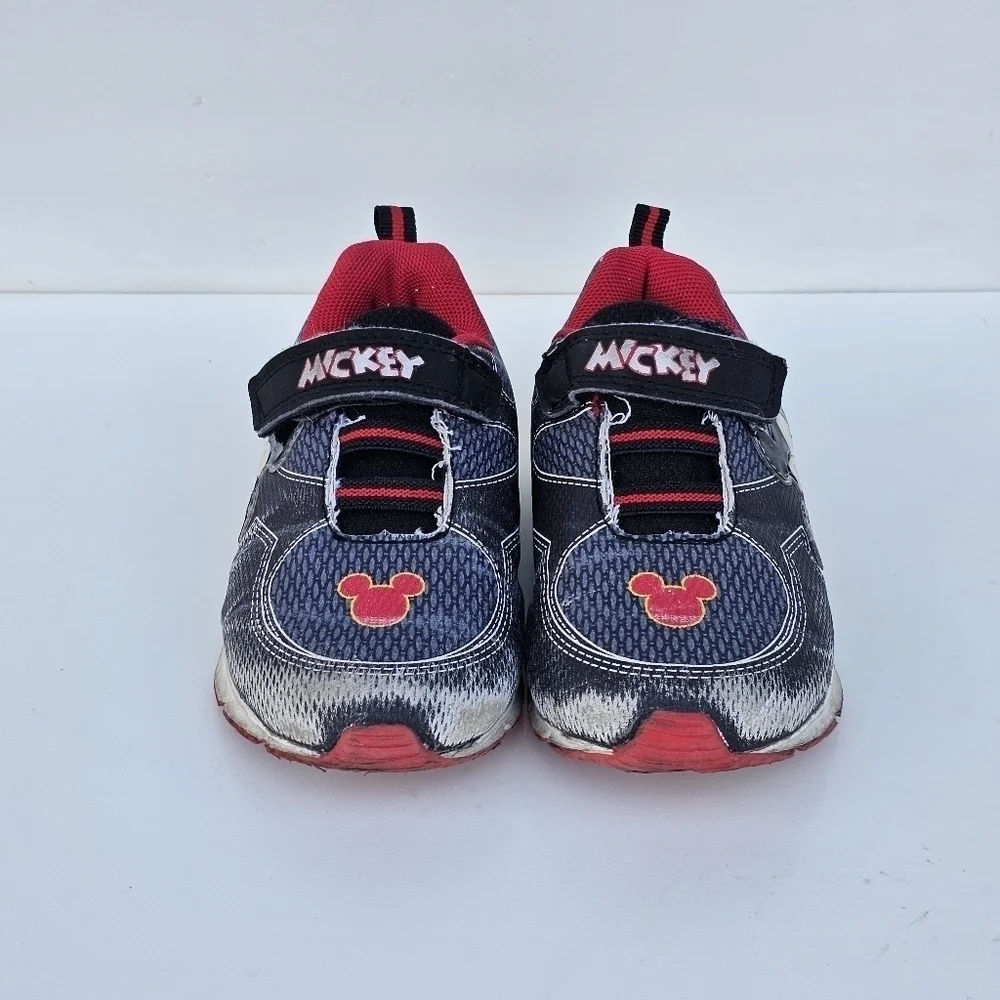 Disney junior mickey mouse Slip on Velcro. sneakers Toddler boys size 8.